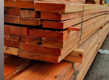 Ripas de madeira empilhadas