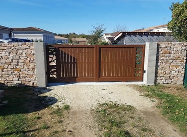 Portail aluminium sur mesure en tole decoupé