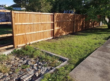 6ft running close board wooden fencing - Lawtons Landscapes