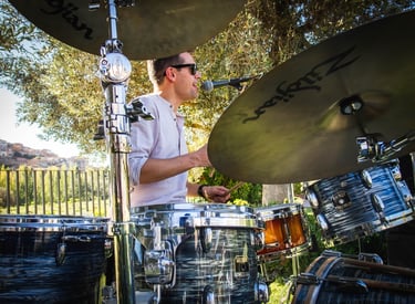 ambiente festivo y elegante en boda española