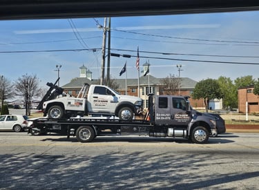 Tow truck providing 24/7 emergency towing services in Greenville County, SC, including Simpsonville