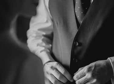 hombre trajeado para boda