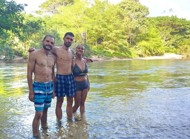 huespedes disfrutando de pozo caimán, Palomino, La Guajira