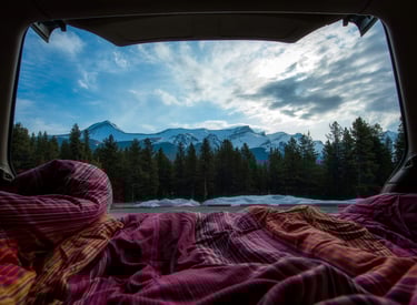 Vu d'un van sur la montagne