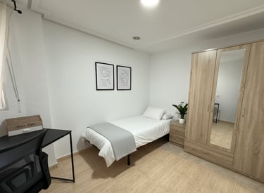 Habitación con cama y habitación moderna