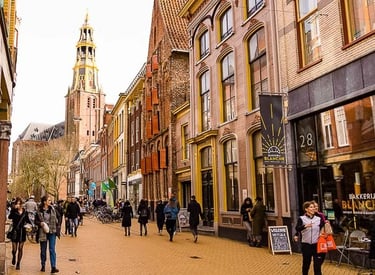 Wij ontzorgen winkeliers in Assen en Groningen met onze schoonmaakwerkzaamheden