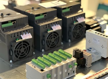 Valdymo skydų montavimas