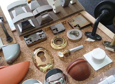 cerradura mueble, pasamanos, topes de suelo, soporte estanteria, bocallave