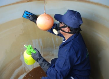  فني تصليح وسباكة منازل و كهرباء و عزل و تنظيف خزانات المياه في مسقط. غسيل خزانات المنزل