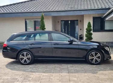 Luxury Mercedes car for private transfer Vienna to Salzburg