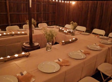 Mesas y sillas de el paso diamond events decoradas para un evento al aire libre