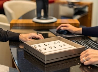 Große Auswahl von Diamantschmuck und losen Diamanten