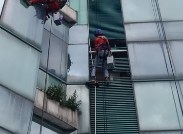 Jasa Bersih Kaca Gedung