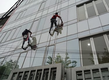 Jasa Bersih Kaca Gedung