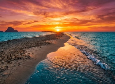 Playa de Ses Illetes al atardecer.