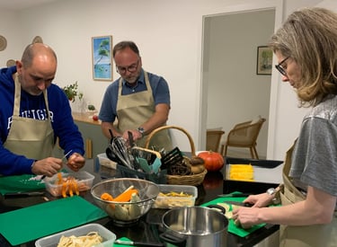 Privatisez l'atelier pour cuisiner entre amis chez Marmite & Papillote atelier de cuisine conviviale