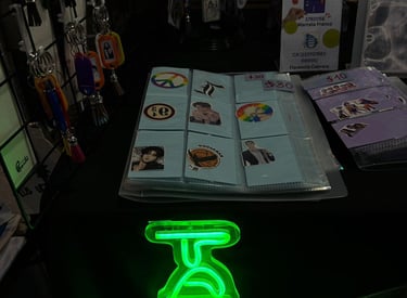 Display de tatuajes y stickers de anime