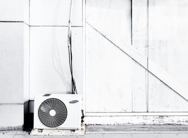 Unité extérieure de climatisation Samsung installée et entretenue dans un environnement résidentiel