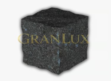 Бруківка з лабрадориту