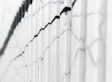 "frezuota kvarco akmens sienelė"