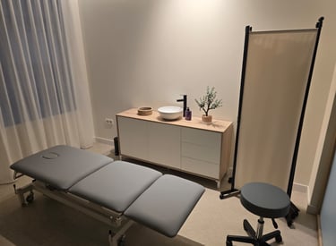 Sala de tratamiento de fisioterapia en Ikaika Salud Albacete, espacio privado y cómodo para terapias