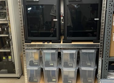 Print Farm bestehend aus mehreren 3D Druckern