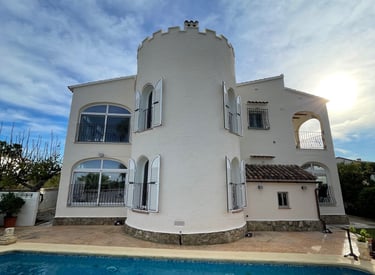 Rehabilitación de fachada con pintura de alta calidad en Denia y alrededores