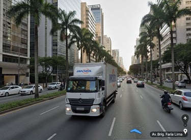 Empresa de Mudanças em São Paulo com caminhão de transporte 