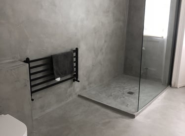 Textured plaster bathroom walls and concrete-effect finish, completed by Pure Perfection on Dulwich