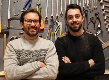 2 artisans passionnés par le bois