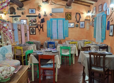 La sala interna del ristorante tipico sardo Agrisole a Olbia