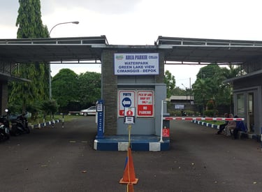 Sistem alat parkir di pintu masuk area parkir kendaraan