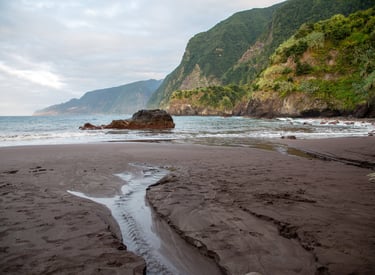 Photographie de voyage en lumière naturelle, paysages et instants authentiques