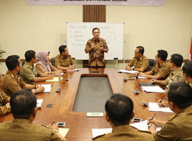 Icon of a modern office building representing inhouse training