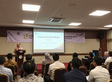 Icon of an auditorium filled with diverse participants