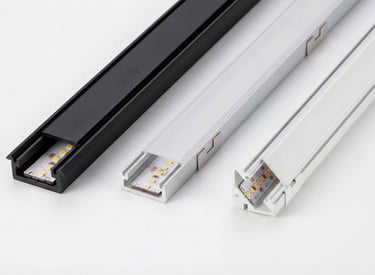 Perfiles de aluminio: modelos de superficie, encastrados y de esquina montados.