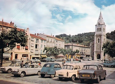 Ardèche, Le Cheylard, la place Saléon-Terras dans les années 60.