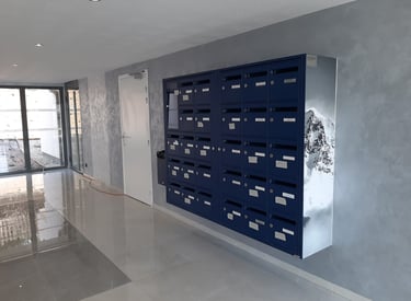 Hall d’immeuble propre et entretenu à Lyon par Entretien Lyon