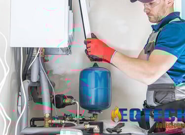 tecnico fazendo Manutenção do aquecedor