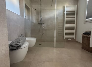 Equipo especializado en limpieza final de obra e industrial en Mallorca, garantizando espacios limpios, seguros.