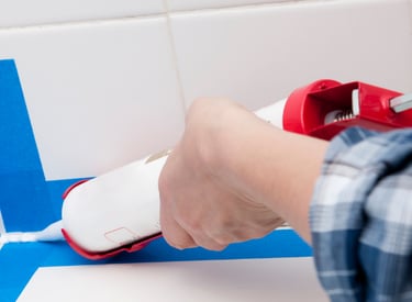 Precies kitwerk in badkamer