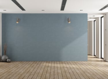 pièce vide avec murs repeints en bleu