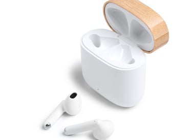 Auriculares inalámbricos presentados en estuche elaborado en material reciclado y detalles en bambú