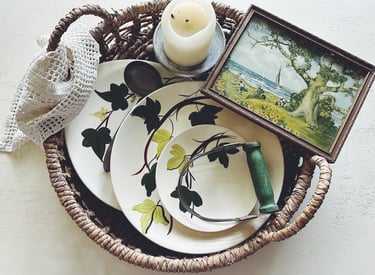 Minimalist dinnerware, party