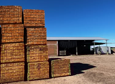 paquetes de tabla pallet apilados