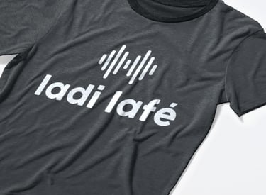 concept d'un tee shirt mettant en avant pour une radio fictive ladi lafe radio