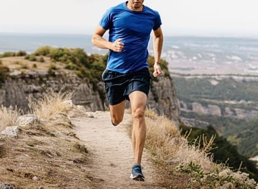 Sportif courant sans douleur grâce à la séance d'ostéopathie au cabinet d'Inès Patou à Rions