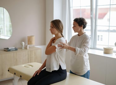 Prise en charge ostéopathique avec manipulation pour soulager les douleurs