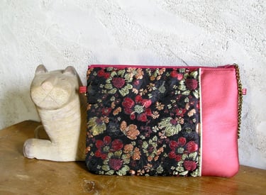 Pochette à bandoulière en tissus jacquard à fleurs noir et rouge