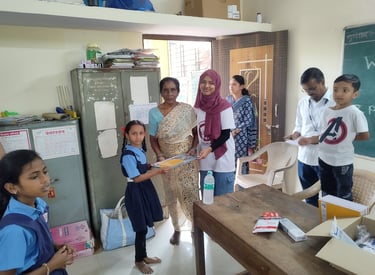 donoriam team with school children